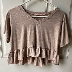 Amable Women's Ruffled Tan Top